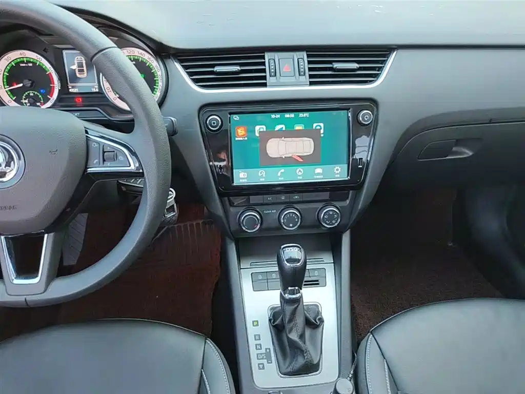 Skoda Octavia 2019 — фото 13
