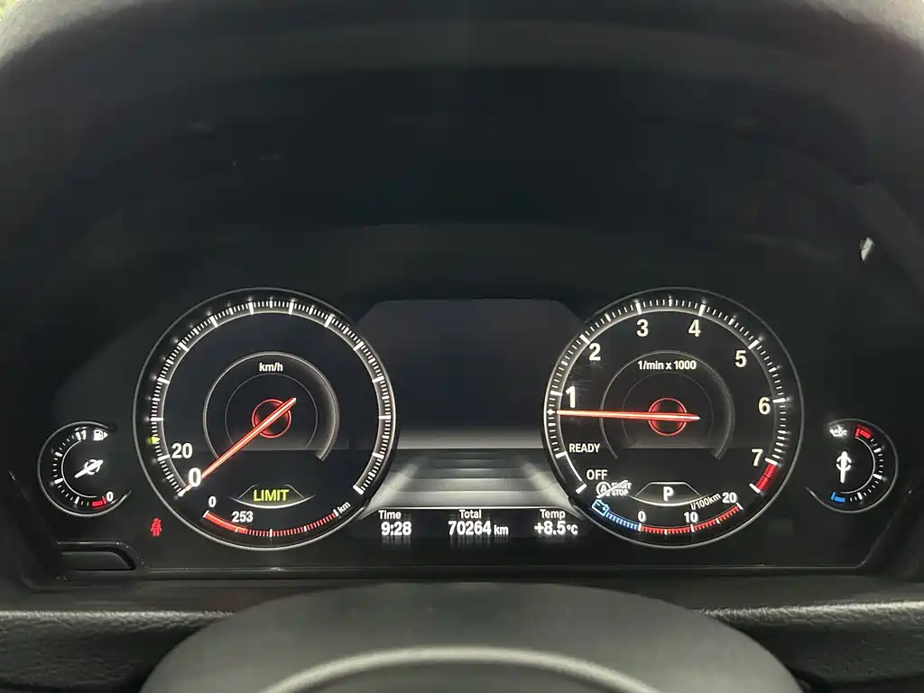 BMW 3 Series 2018 — фото 8