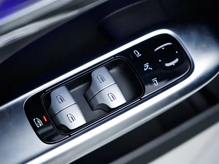 Mercedes-Benz C-Class 2023 — фото 31
