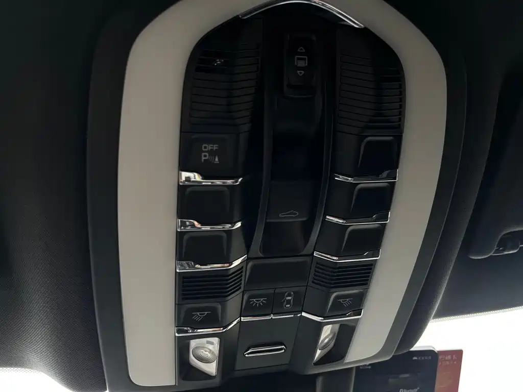 Porsche Macan 2018 — фото 20