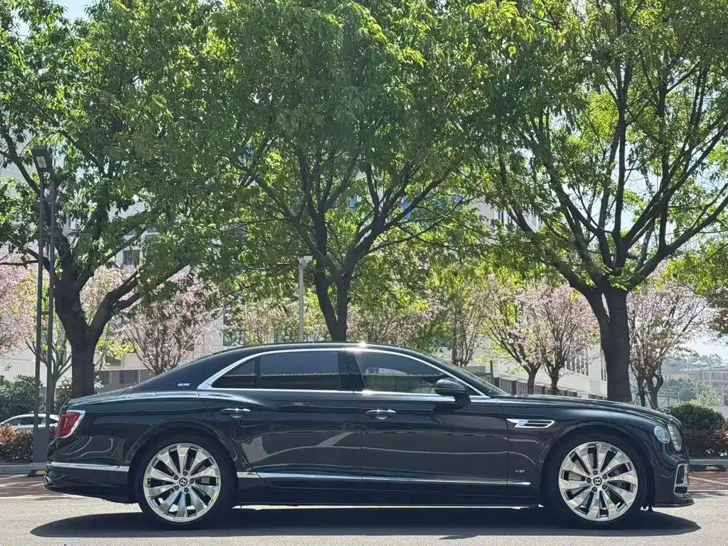 Bentley Flying Spur 2021 — фото 14