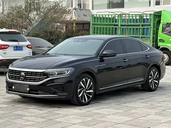 Volkswagen Passat 2023