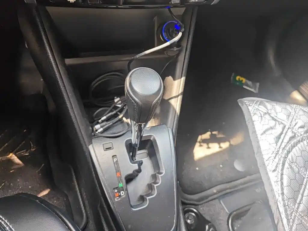 Toyota Yaris L 2020 — фото 10