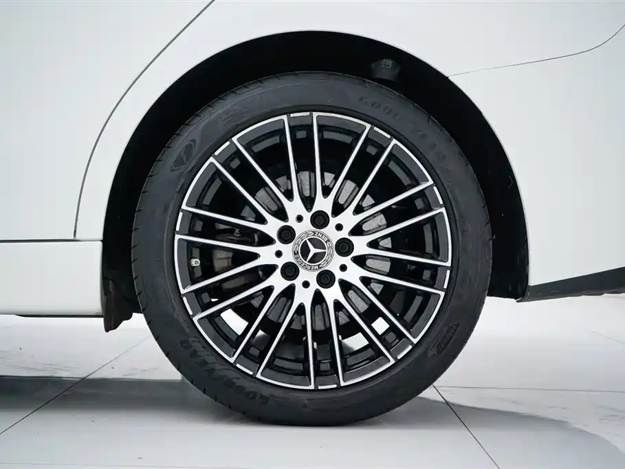 Mercedes-Benz C-Class 2023 — фото 10