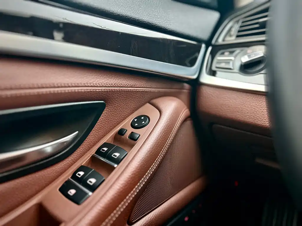 BMW 5 Series 2015 — фото 20