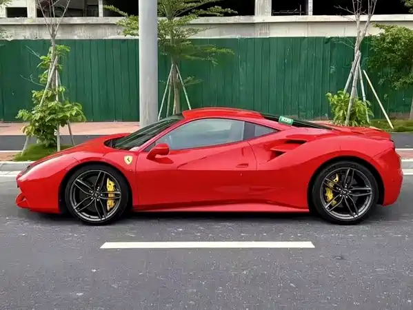 Ferrari 488 2016