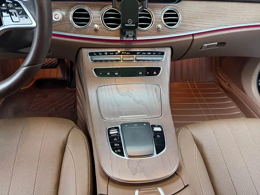 Mercedes-Benz E-Class 2022 — фото 10