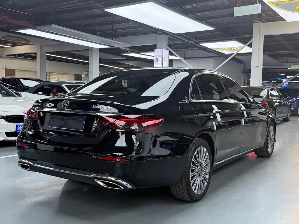 Mercedes-Benz E-Class 2022 — фото 19