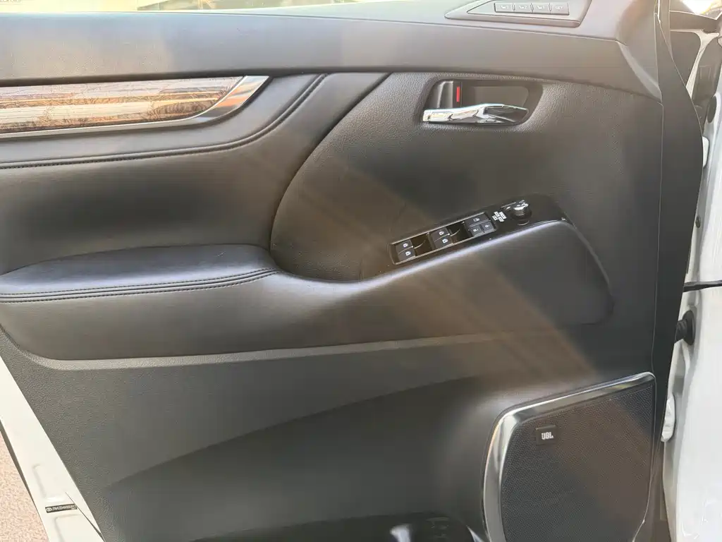 Toyota Vellfire 2019 — фото 14