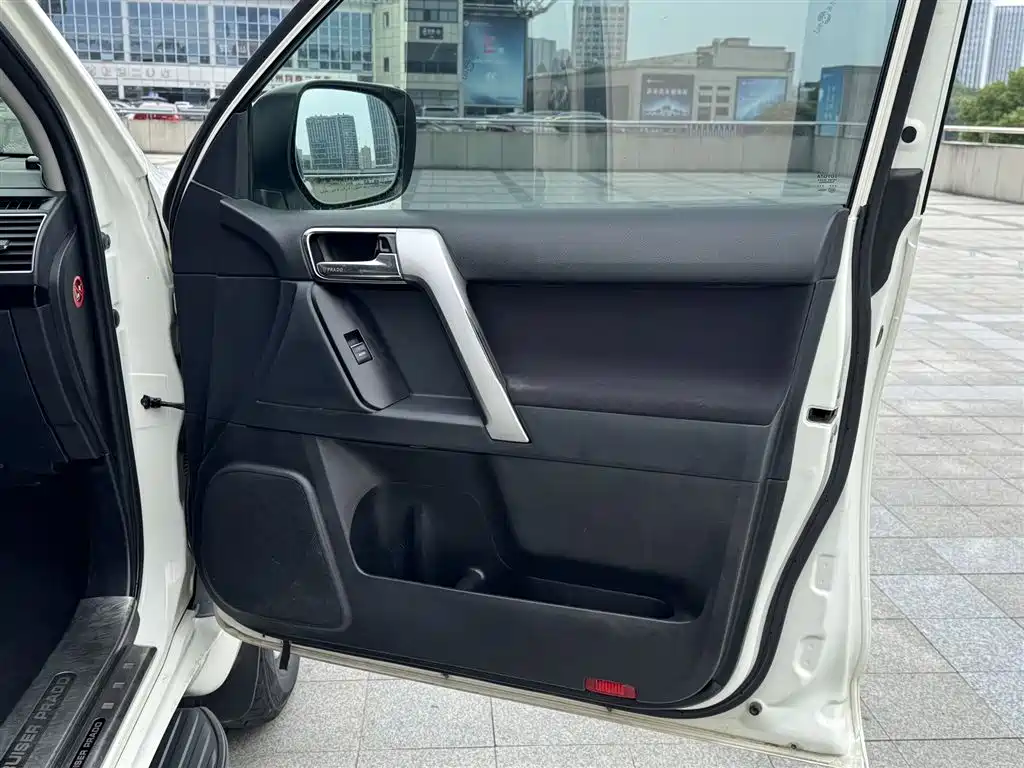 Toyota Prado 2016 — фото 16