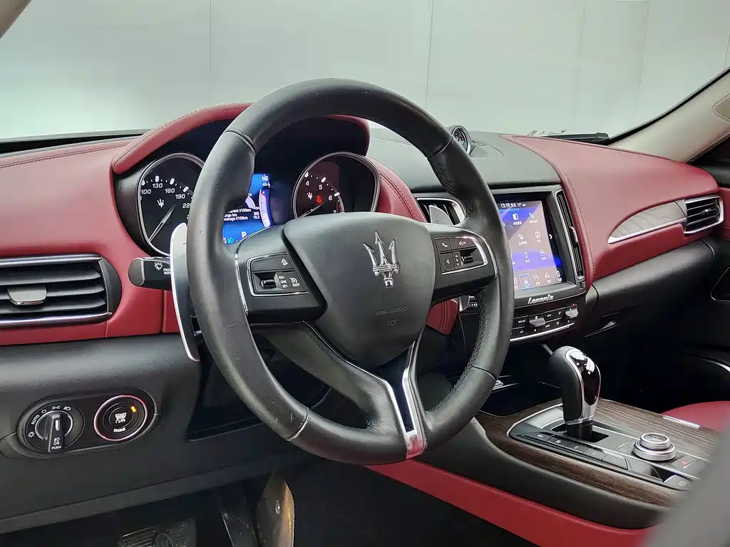 Maserati Levante 2017 — фото 10