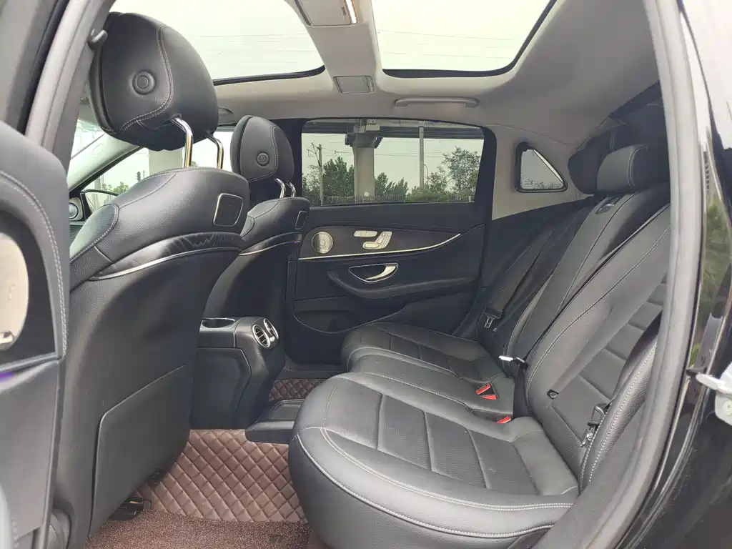 Mercedes-Benz E-Class 2019 — фото 11
