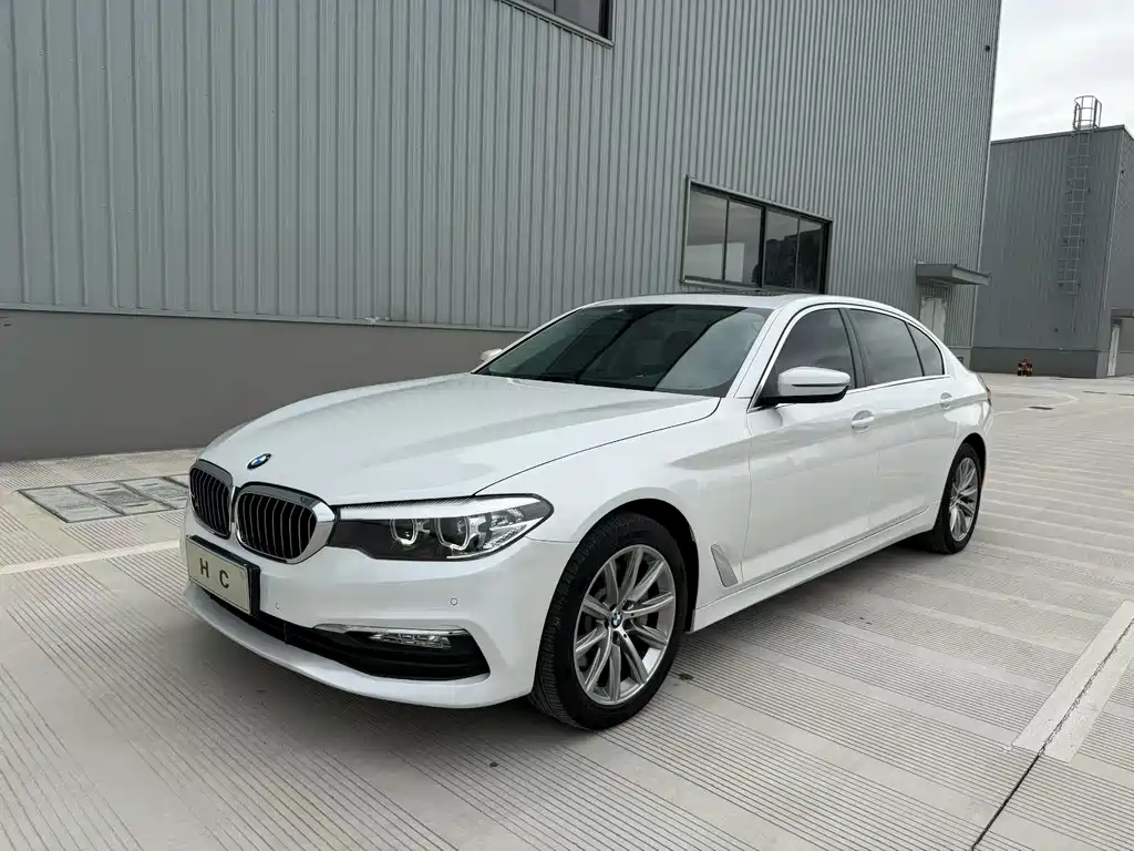 BMW 5 Series 2018 — фото 1
