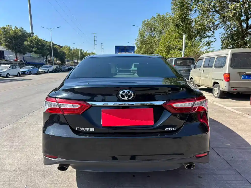 Toyota Camry 2020 — фото 8