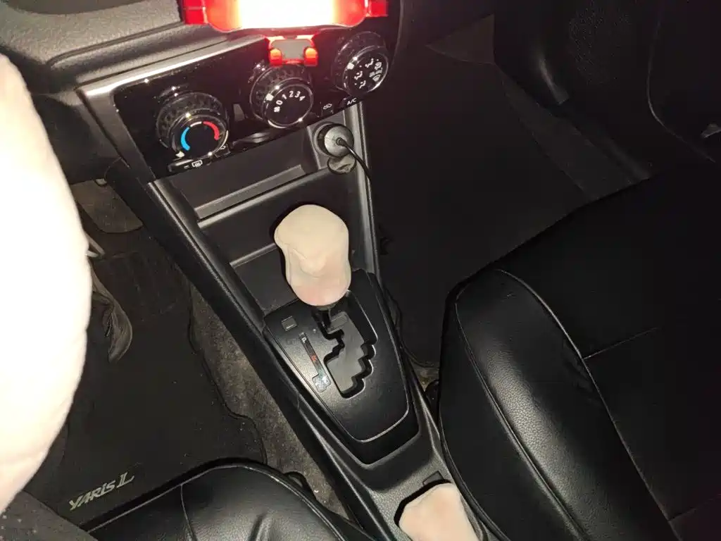 Toyota Yaris L 2020 — фото 10