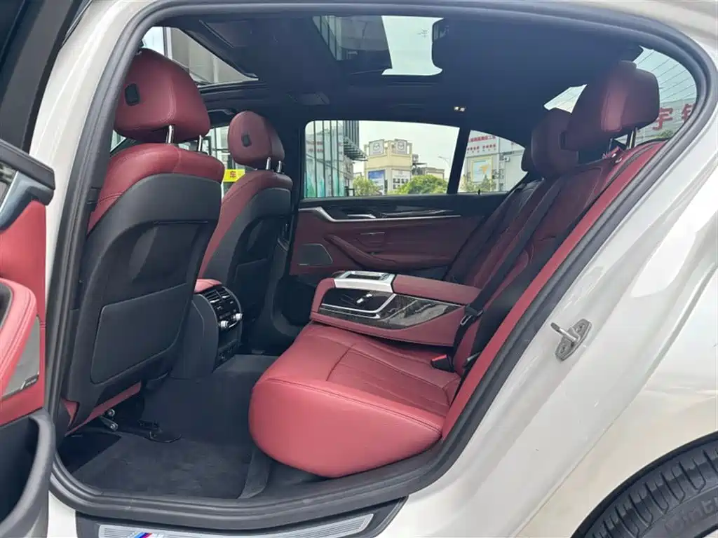 BMW 5 Series 2018 — фото 24