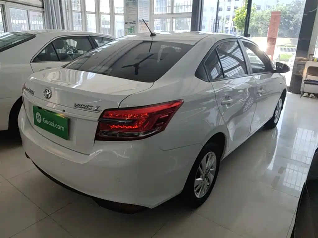 Toyota Yaris L 2019 — фото 7