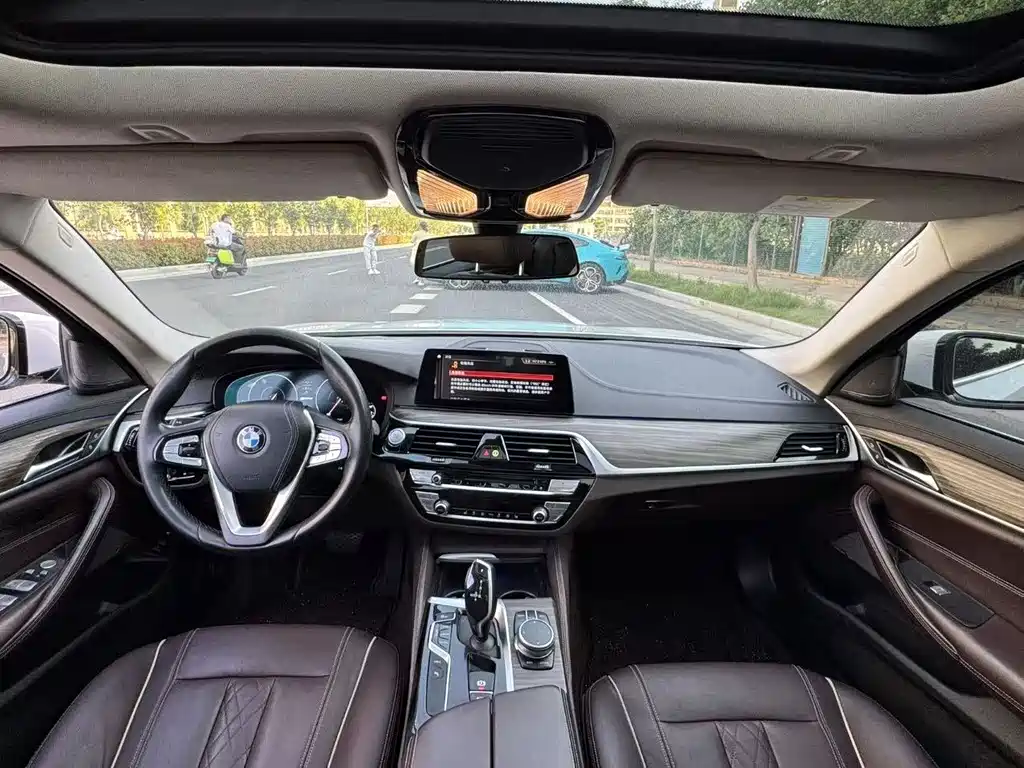 BMW 5 Series New Energy 2019 — фото 6