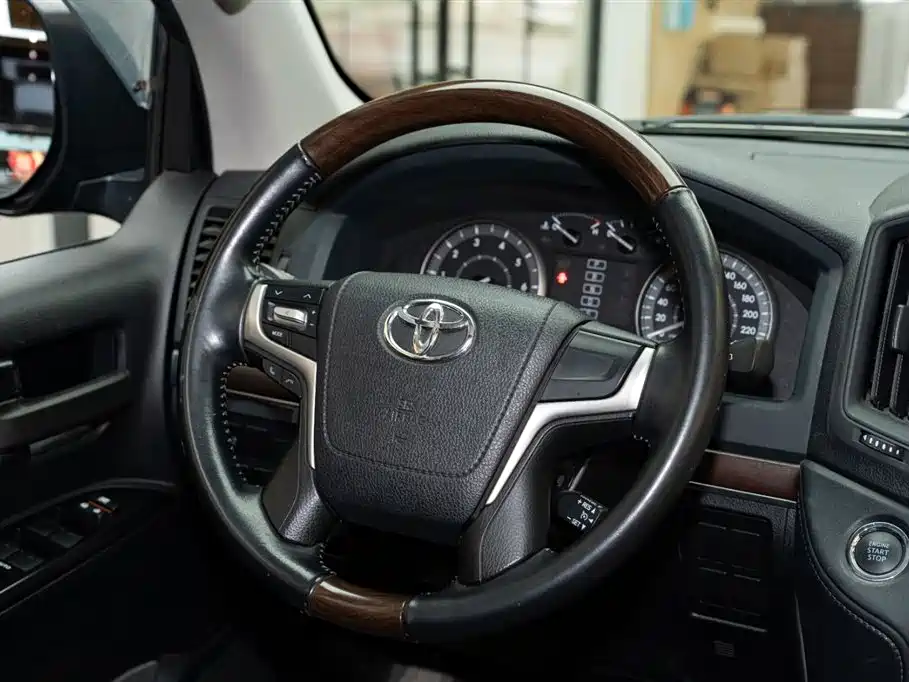 Toyota Land Cruiser 2019 — фото 12