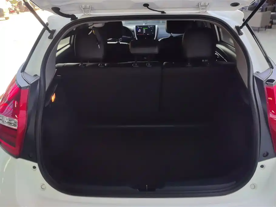 Toyota Yaris L 2019 — фото 4
