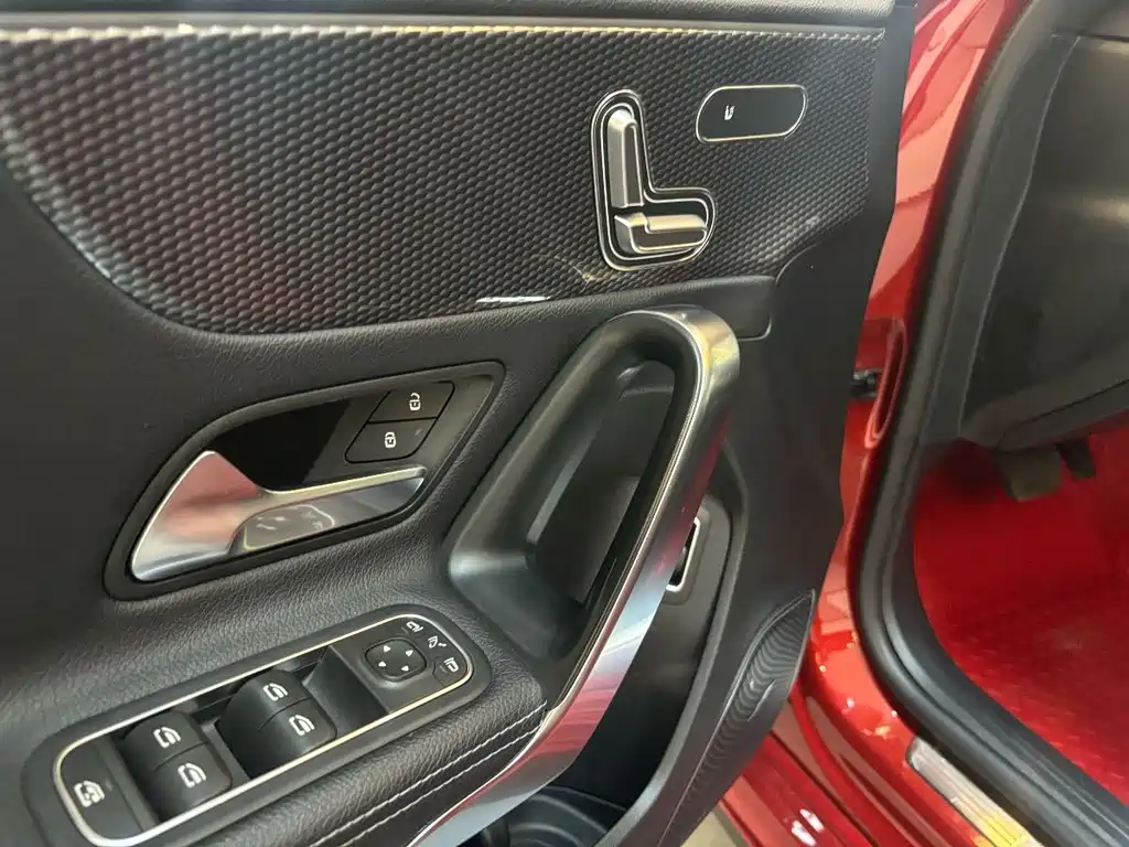 Mercedes-Benz A-Class 2018 — фото 12