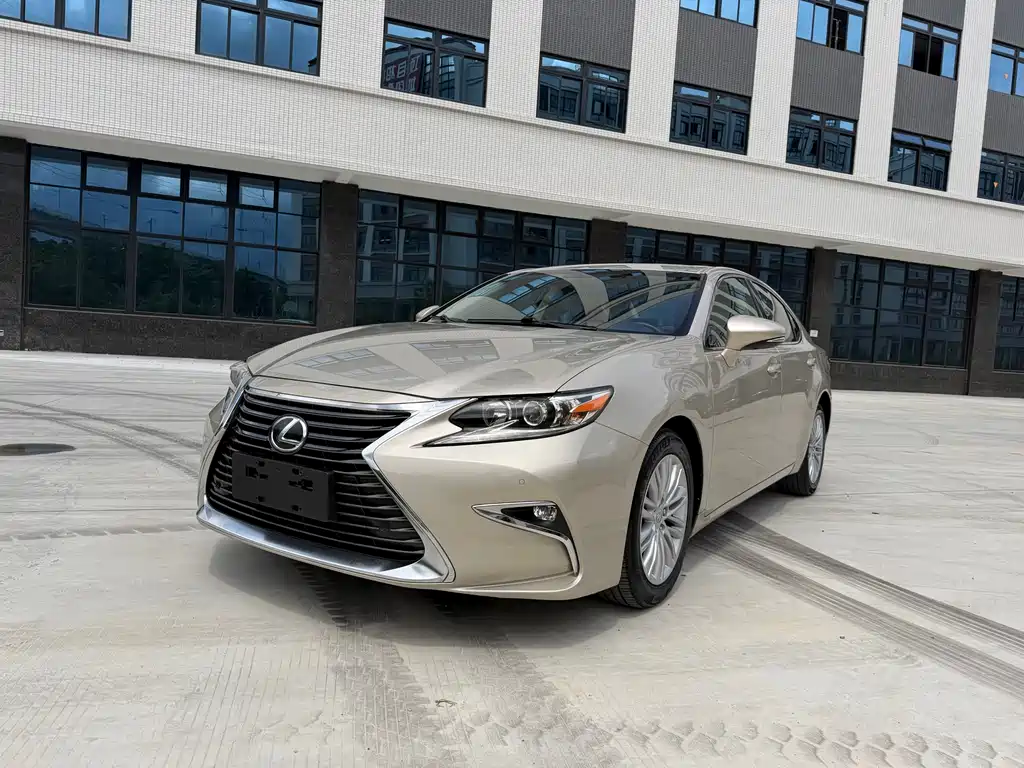 Lexus ES 2015 — фото 1