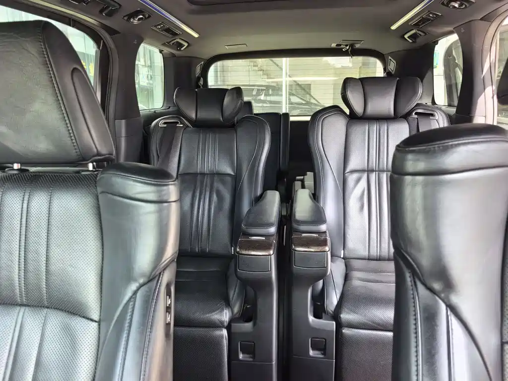 Toyota Alphard 2018 — фото 11