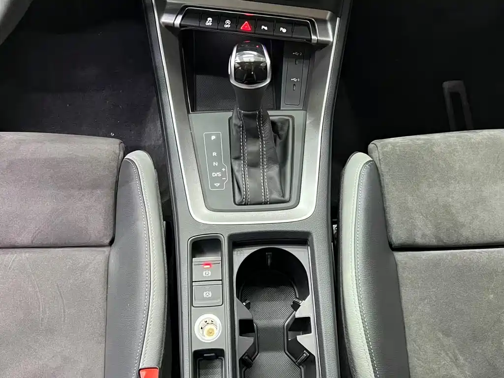 Audi Q3 2022 — фото 12