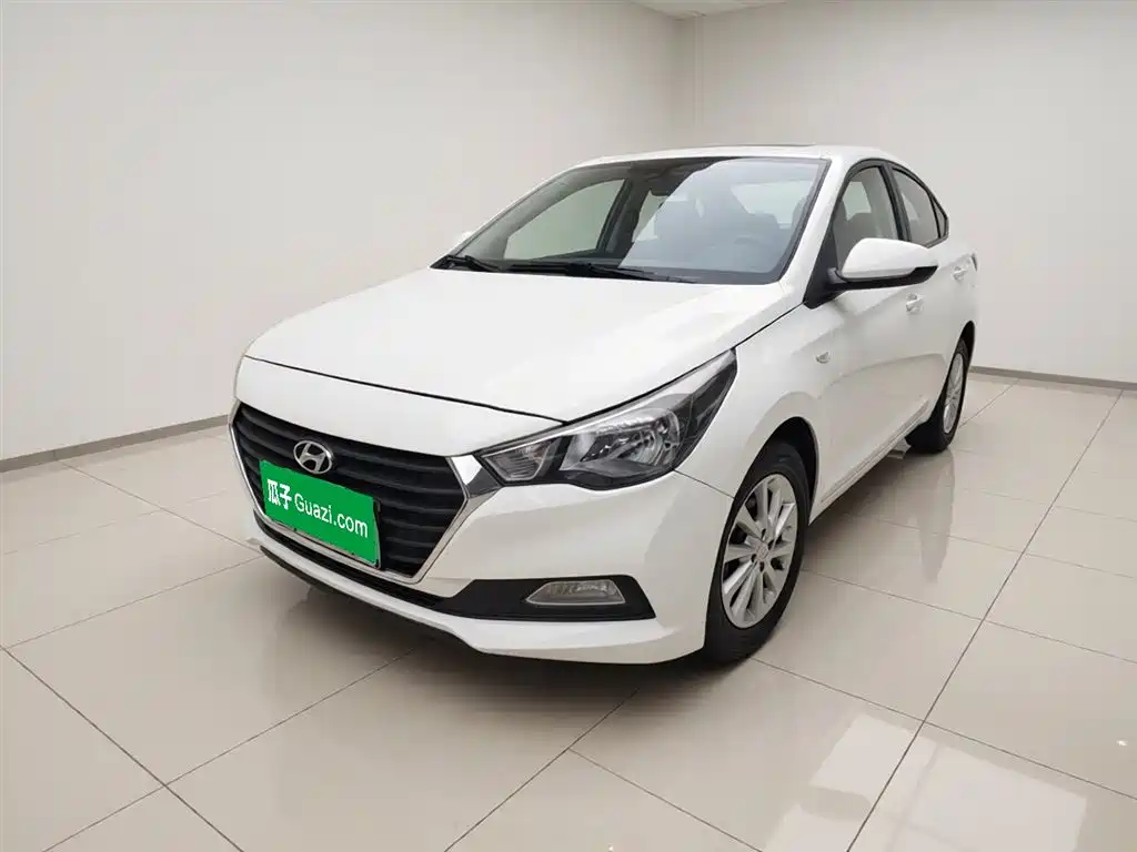 Hyundai Verna 2017 — фото 1