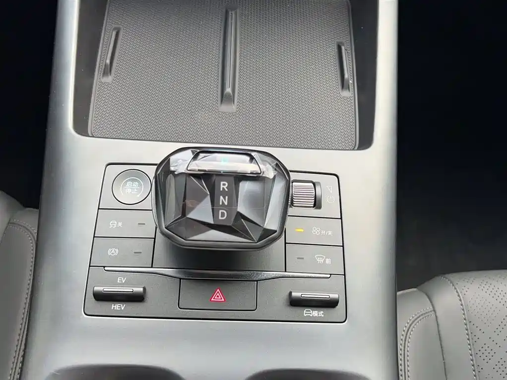 BYD Qin PLUS 2025 — фото 10