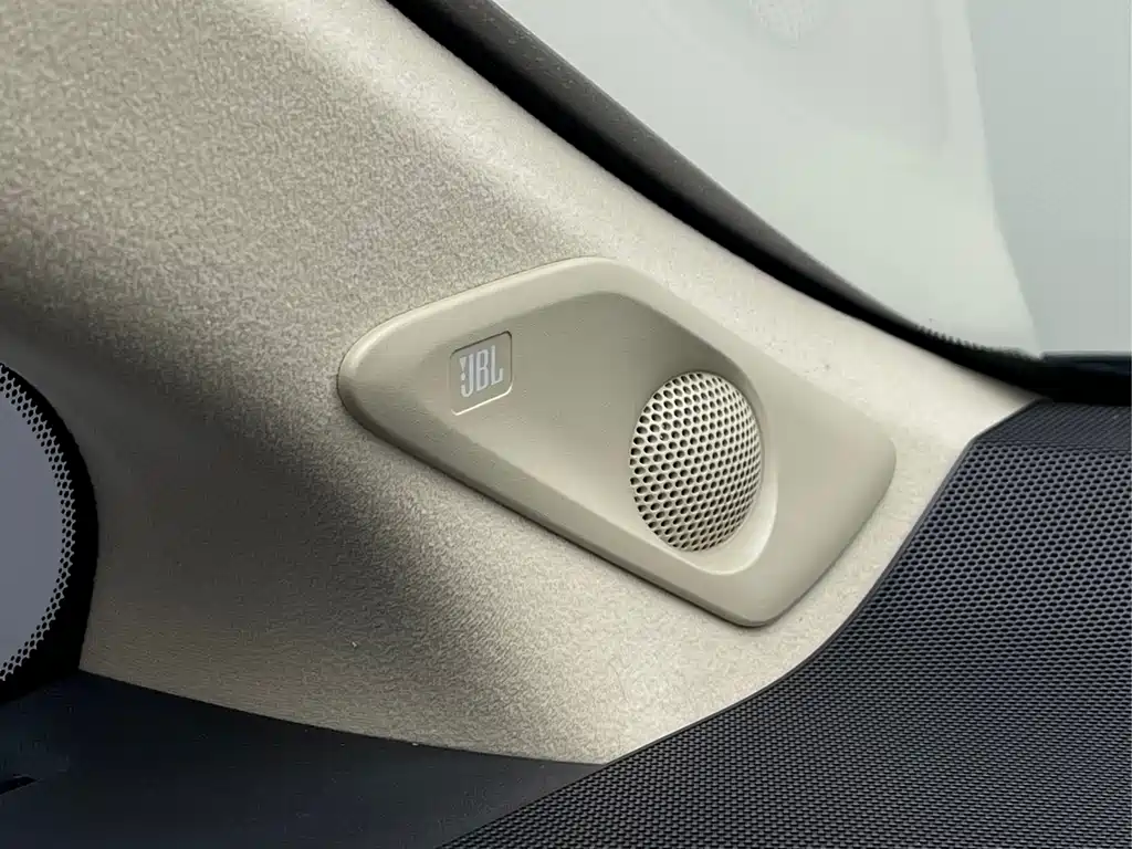 Toyota Vellfire 2023 — фото 11
