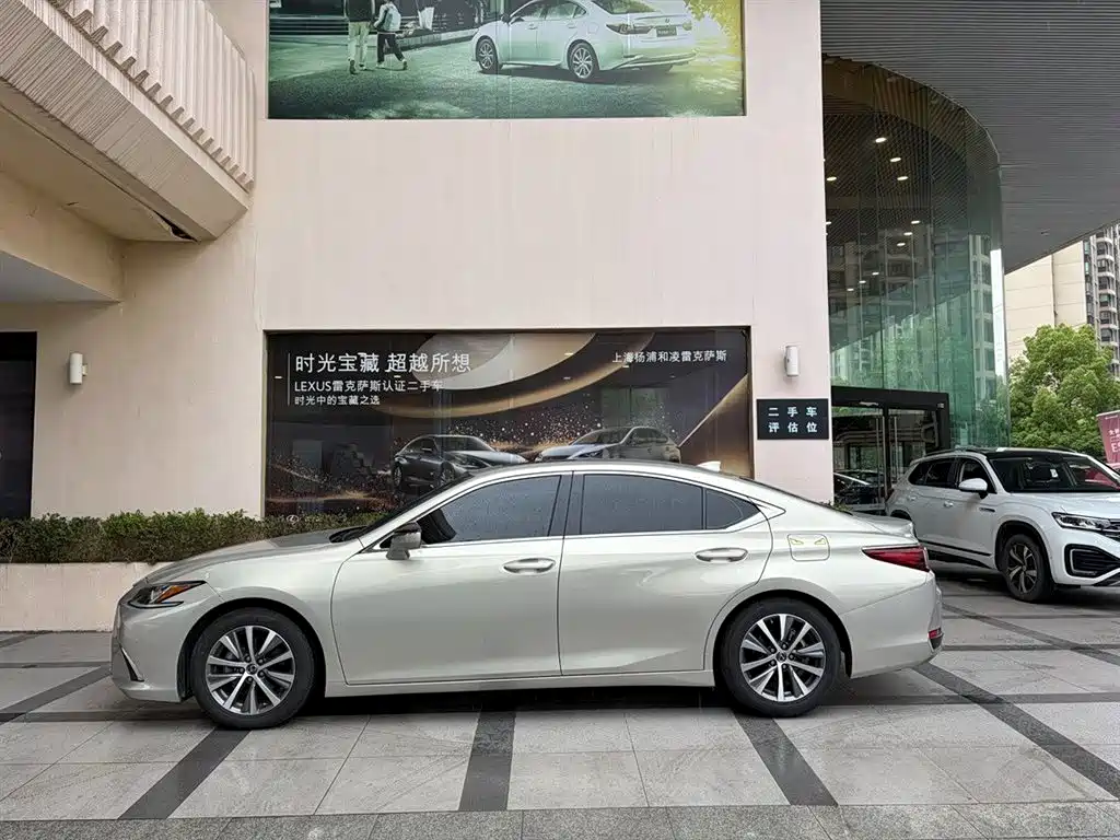 Lexus ES 2019 — фото 2