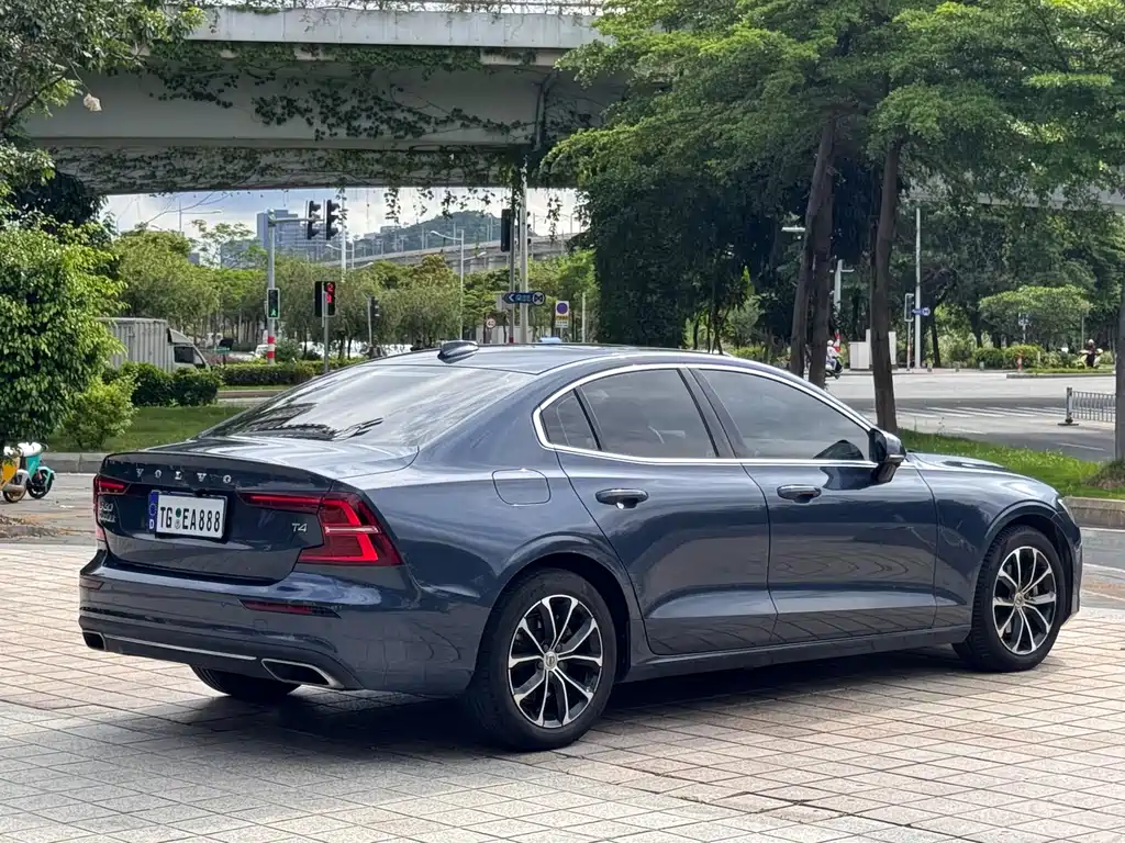 Volvo S60 2021 — фото 6