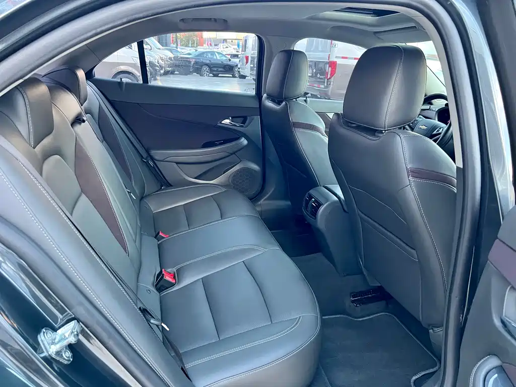 Chevrolet Malibu 2018 — фото 17