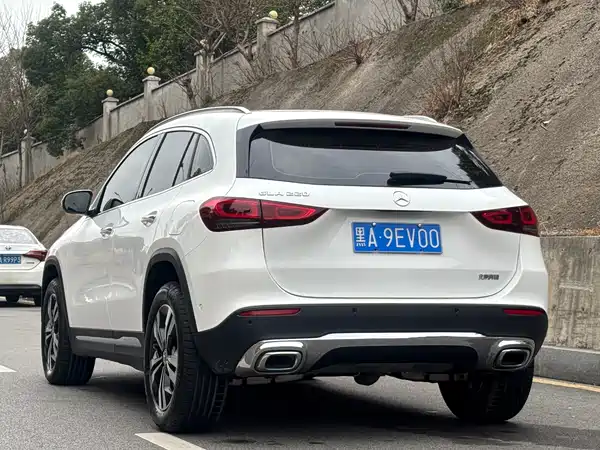 Mercedes-Benz GLA 2023