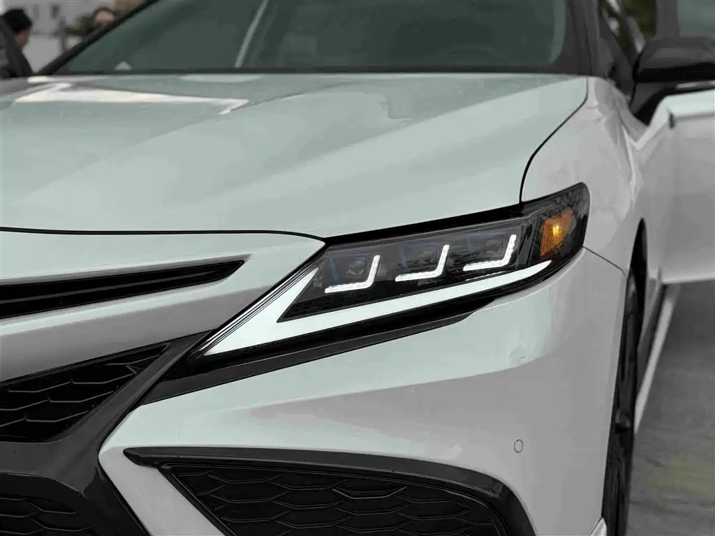 Toyota Camry 2023 — фото 8