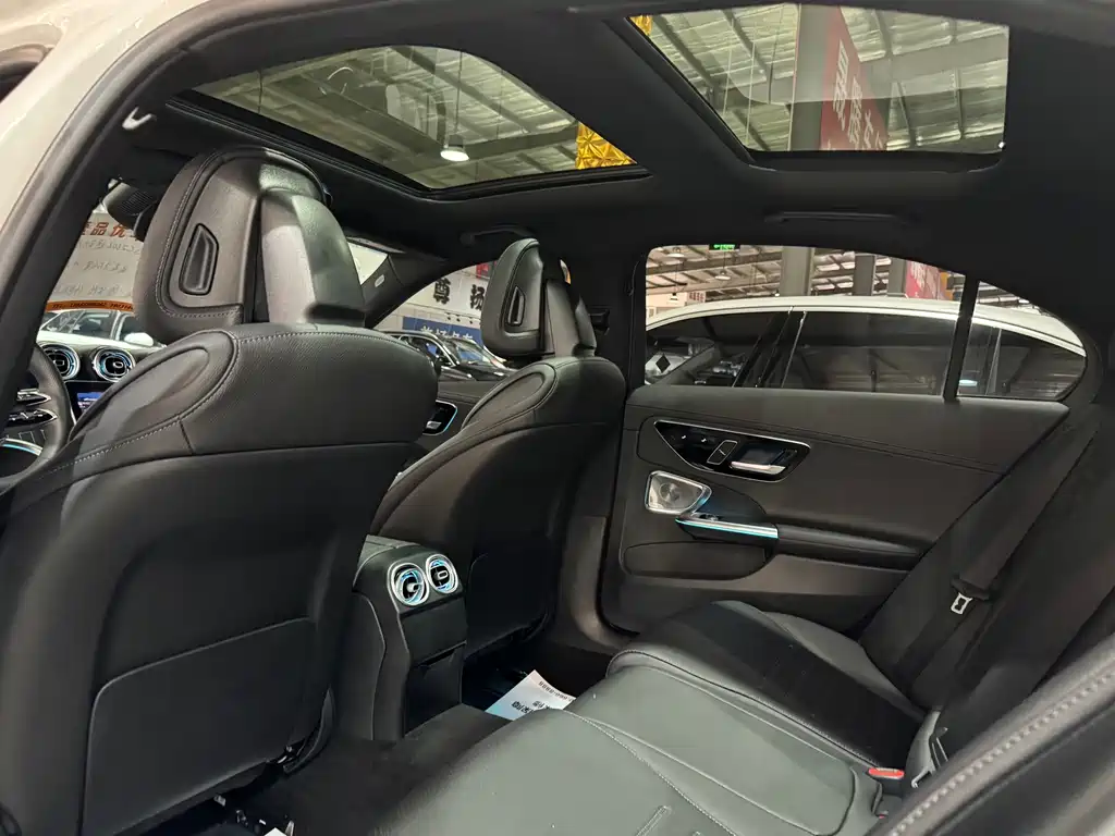 Mercedes-Benz C-Class 2023 — фото 10