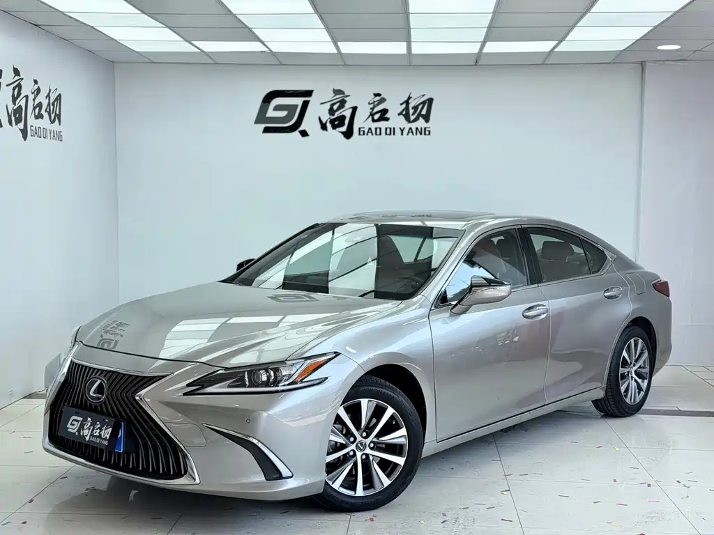 Lexus ES 2021 — фото 1