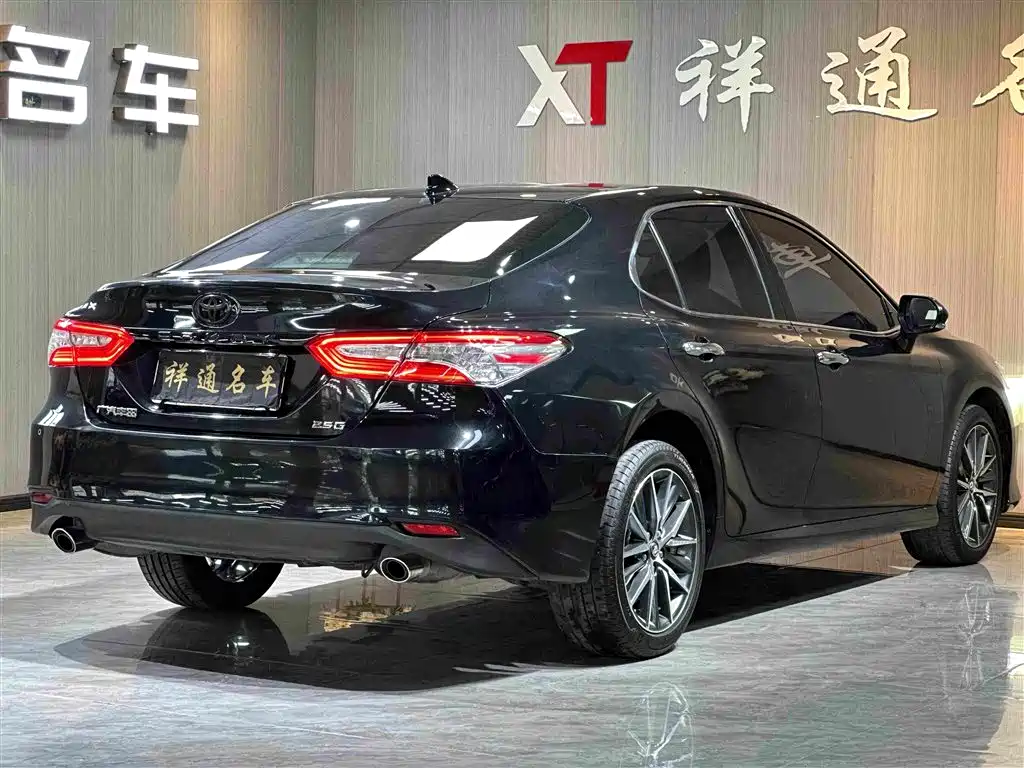 Toyota Camry 2023 — фото 13