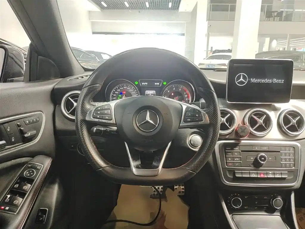 Mercedes-Benz CLA 2015 — фото 11