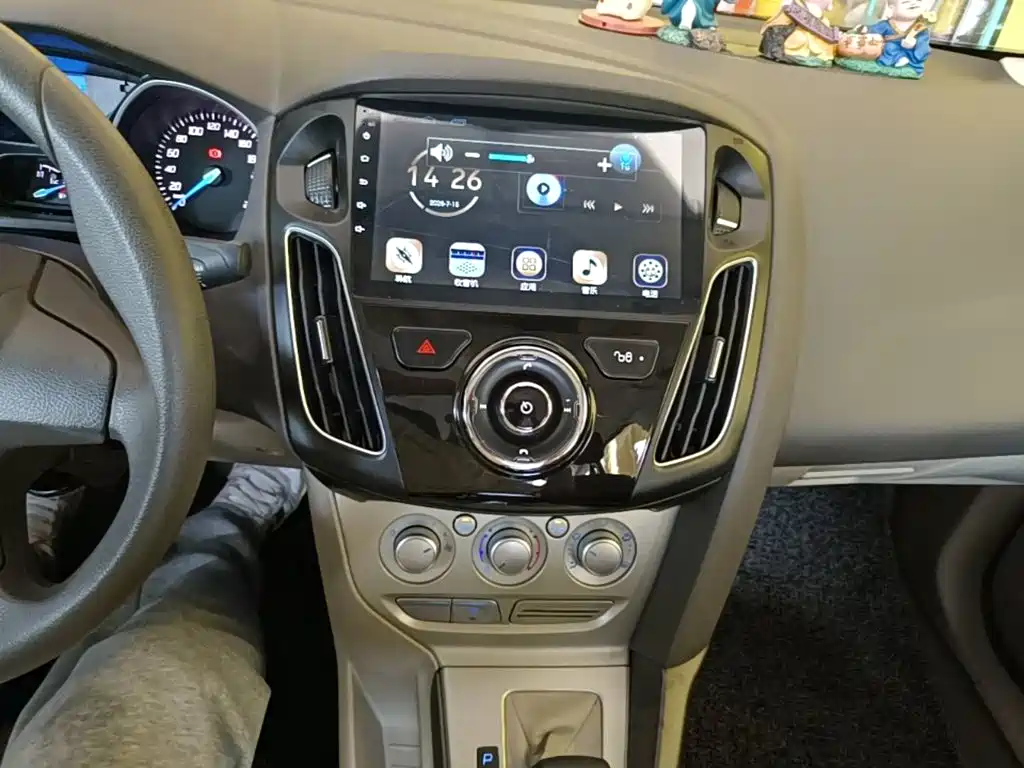 Ford Focus 2015 — фото 13