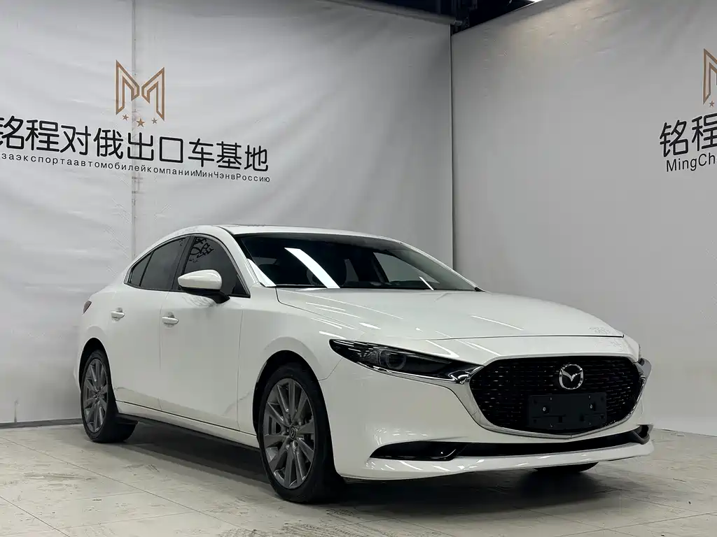 Mazda 3 Axela 2022 — фото 3