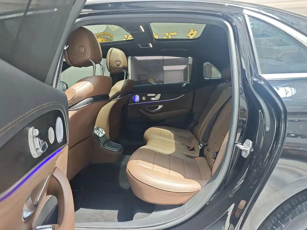Mercedes-Benz E-Class 2023 — фото 15