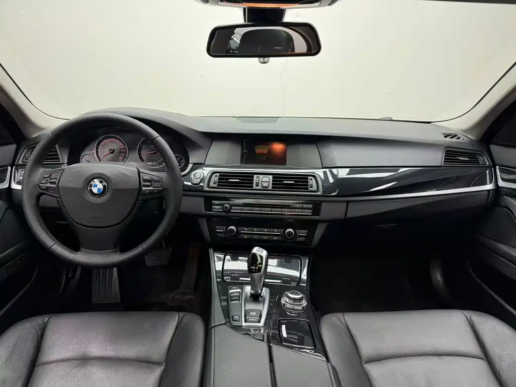 BMW 5 Series 2013 — фото 15