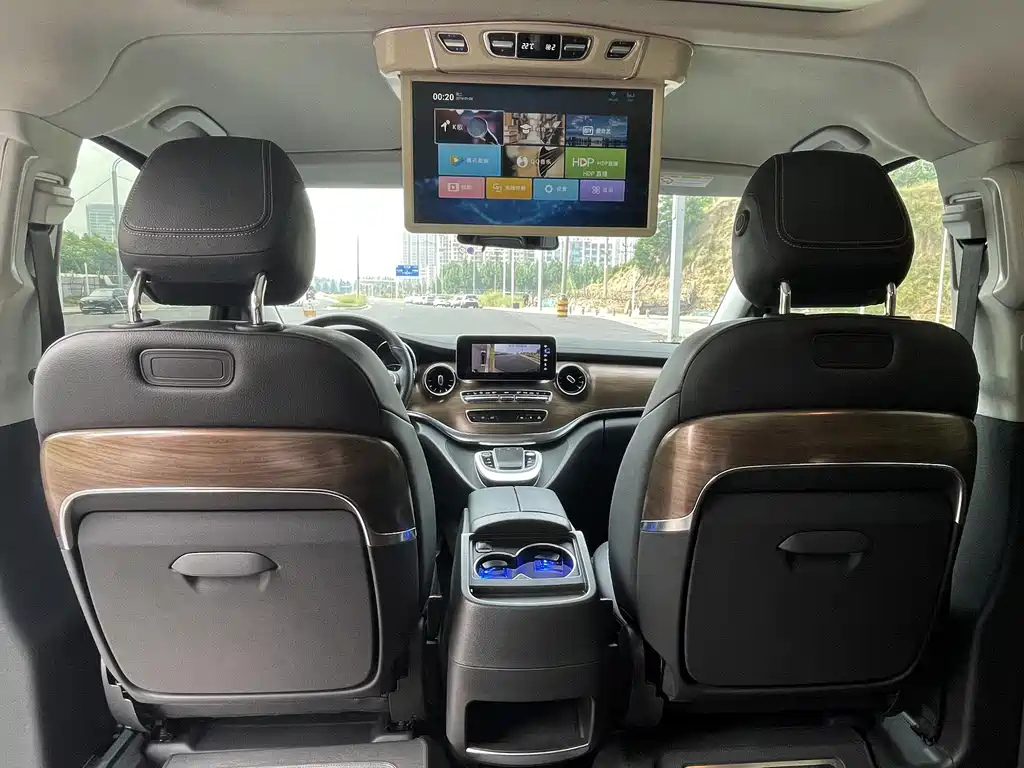 Mercedes-Benz V-Class 2023 — фото 12