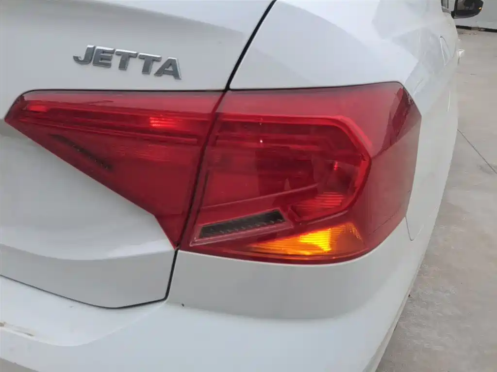 Volkswagen Jetta 2018 — фото 8