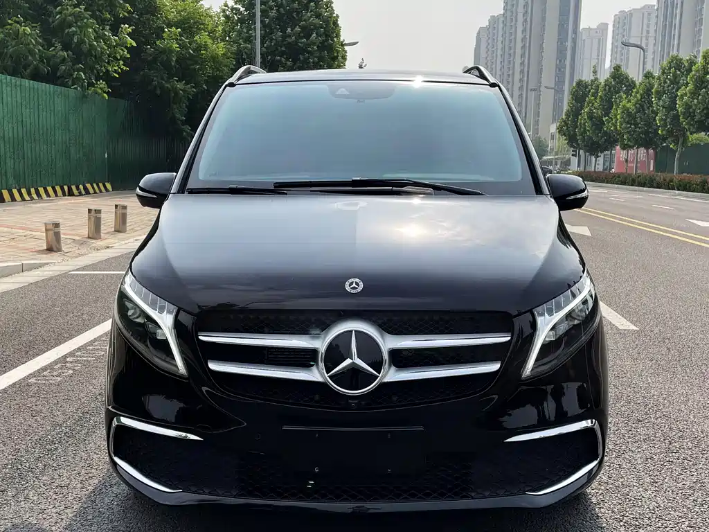 Mercedes-Benz V-Class 2023 — фото 2