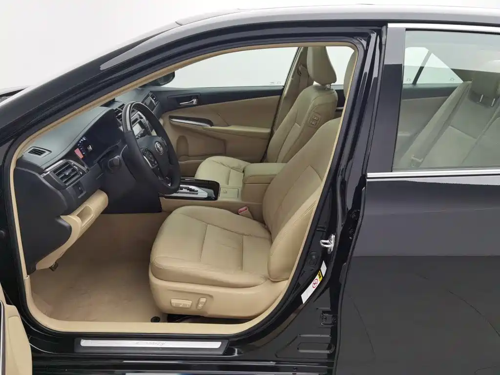 Toyota Camry 2012 — фото 10
