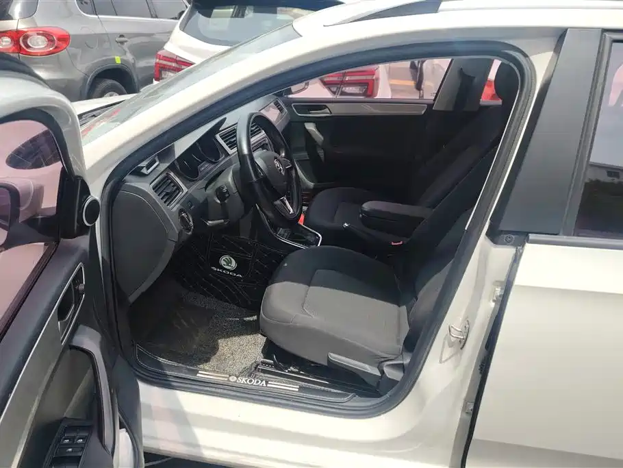 Skoda Rapid Spaceback 2019 — фото 9