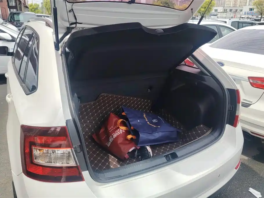 Skoda Rapid Spaceback 2019 — фото 4